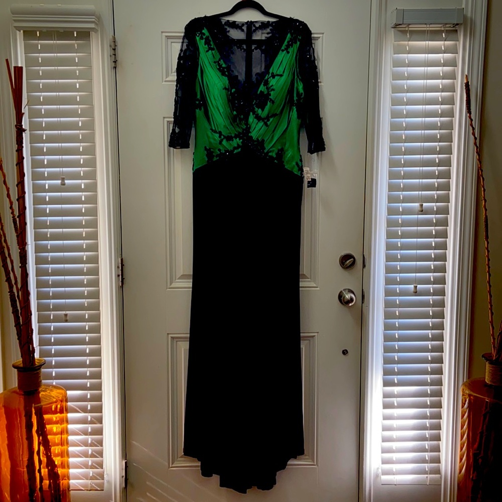 Gorgeous size 14 feriani long black and green dress